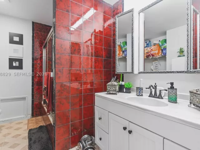 5-bedroom home for sale in Miami - 3530 SW 122nd Ave - MondialRealty