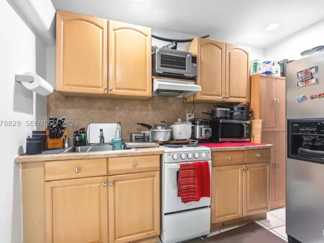 5-bedroom home for sale in Miami - 3530 SW 122nd Ave - MondialRealty