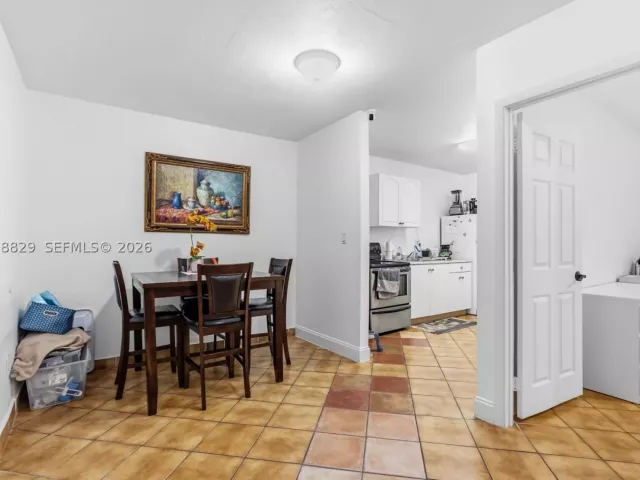 5-bedroom home for sale in Miami - 3530 SW 122nd Ave - MondialRealty