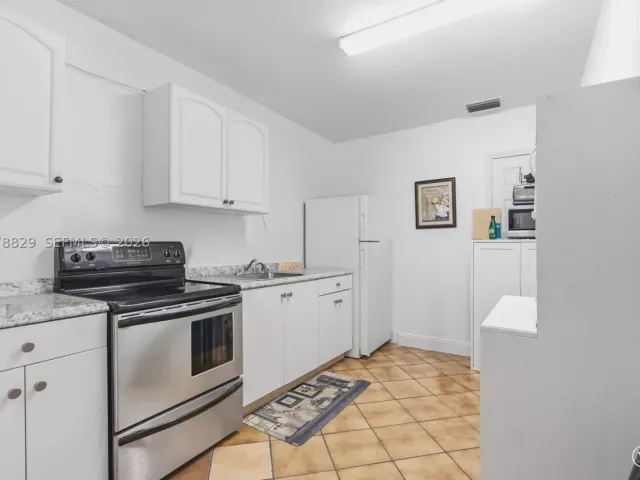 5-bedroom home for sale in Miami - 3530 SW 122nd Ave - MondialRealty