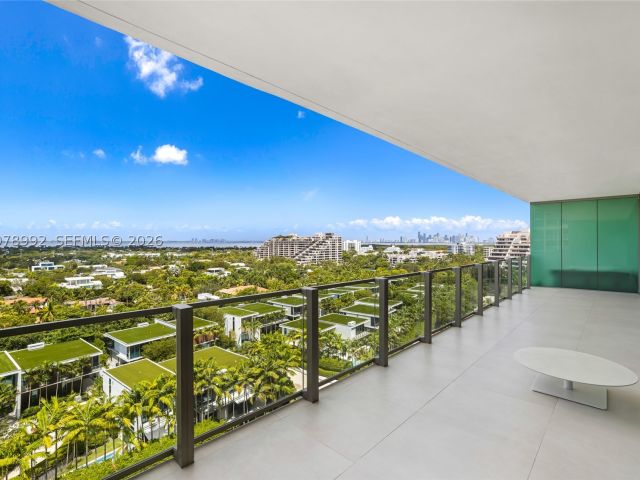 3-bedroom condo for rent in Key Biscayne - 360 Ocean Dr 1102S - MondialRealty