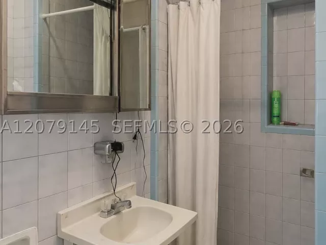 3-bedroom home for sale in Miami - 3441 NW 17th St - MondialRealty