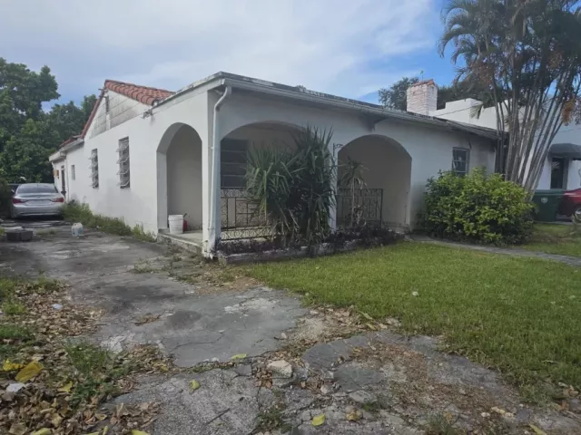 3-bedroom home for sale in Miami - 3441 NW 17th St - MondialRealty
