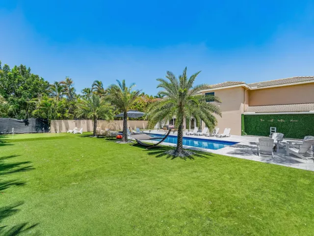 5-bedroom home for sale in Boca Raton - 10616 Wheelhouse Circle - MondialRealty