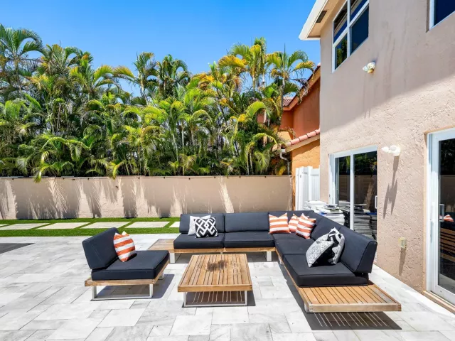 5-bedroom home for sale in Boca Raton - 10616 Wheelhouse Circle - MondialRealty