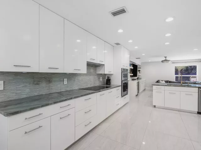 5-bedroom home for sale in Boca Raton - 10616 Wheelhouse Circle - MondialRealty
