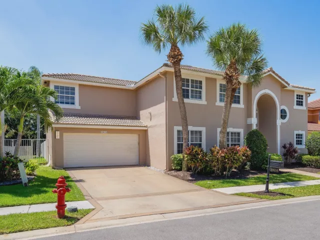 5-bedroom home for sale in Boca Raton - 10616 Wheelhouse Circle - MondialRealty
