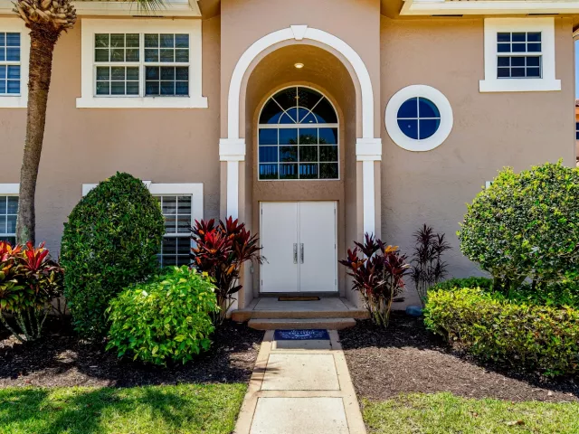 5-bedroom home for sale in Boca Raton - 10616 Wheelhouse Circle - MondialRealty