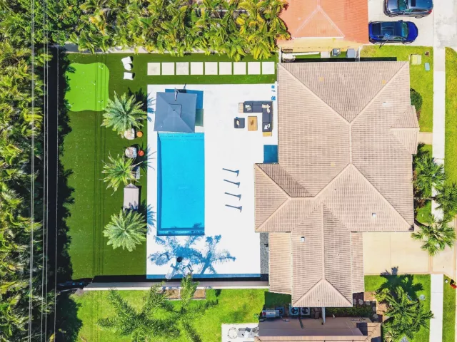 5-bedroom home for sale in Boca Raton - 10616 Wheelhouse Circle - MondialRealty