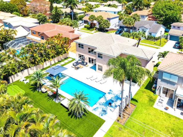 5-bedroom home for sale in Boca Raton - 10616 Wheelhouse Circle - MondialRealty