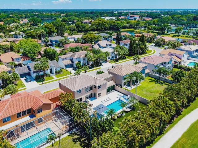 5-bedroom home for sale in Boca Raton - 10616 Wheelhouse Circle - MondialRealty