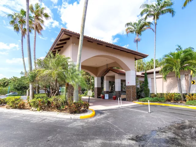 5-bedroom home for sale in Boca Raton - 10616 Wheelhouse Circle - MondialRealty