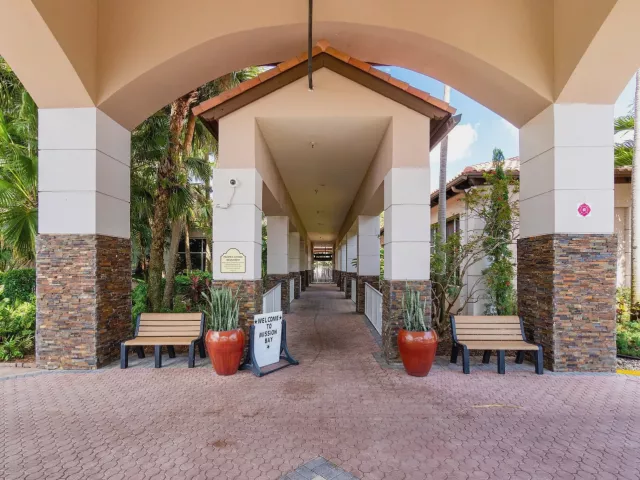 5-bedroom home for sale in Boca Raton - 10616 Wheelhouse Circle - MondialRealty