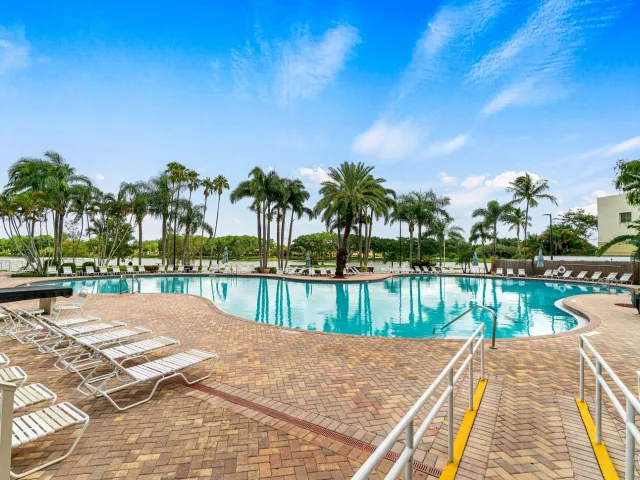 5-bedroom home for sale in Boca Raton - 10616 Wheelhouse Circle - MondialRealty