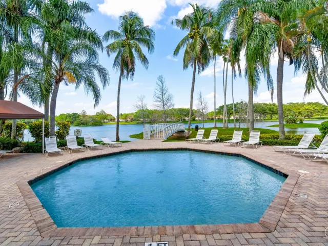 5-bedroom home for sale in Boca Raton - 10616 Wheelhouse Circle - MondialRealty