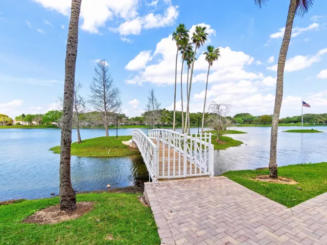 5-bedroom home for sale in Boca Raton - 10616 Wheelhouse Circle - MondialRealty