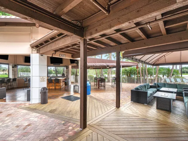 5-bedroom home for sale in Boca Raton - 10616 Wheelhouse Circle - MondialRealty
