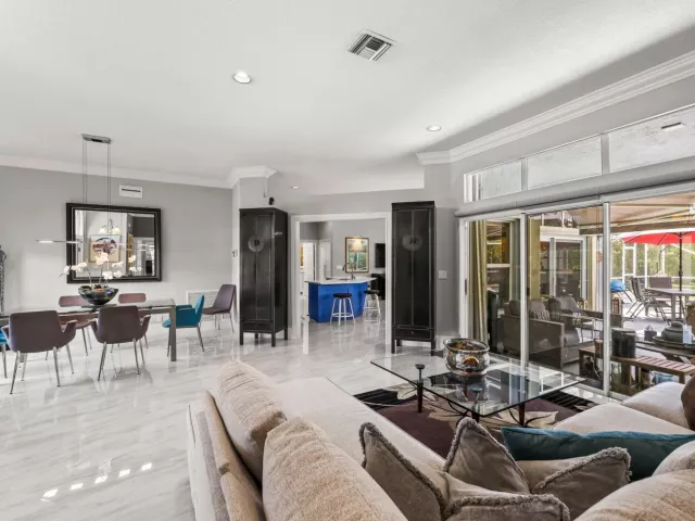 3-bedroom home for sale in Boca Raton - 20317 Hacienda Court - MondialRealty