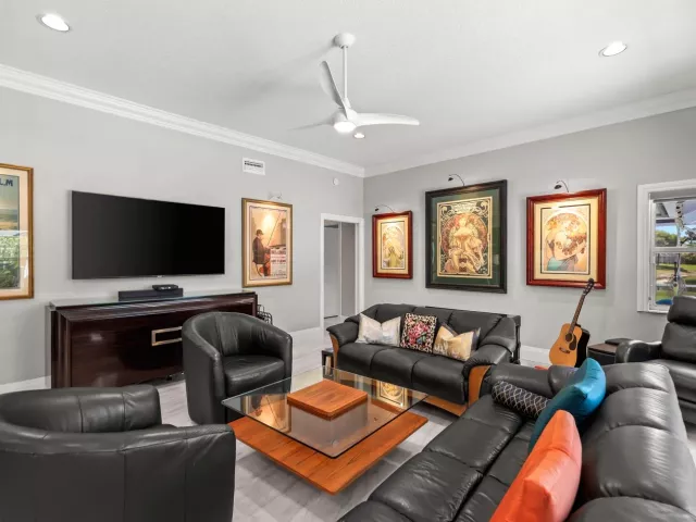 3-bedroom home for sale in Boca Raton - 20317 Hacienda Court - MondialRealty