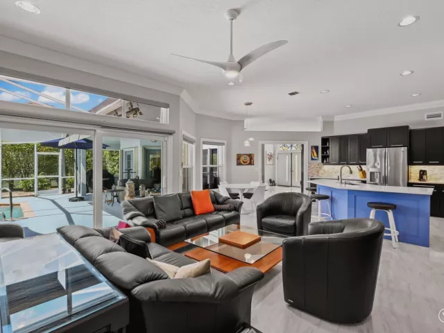 3-bedroom home for sale in Boca Raton - 20317 Hacienda Court - MondialRealty