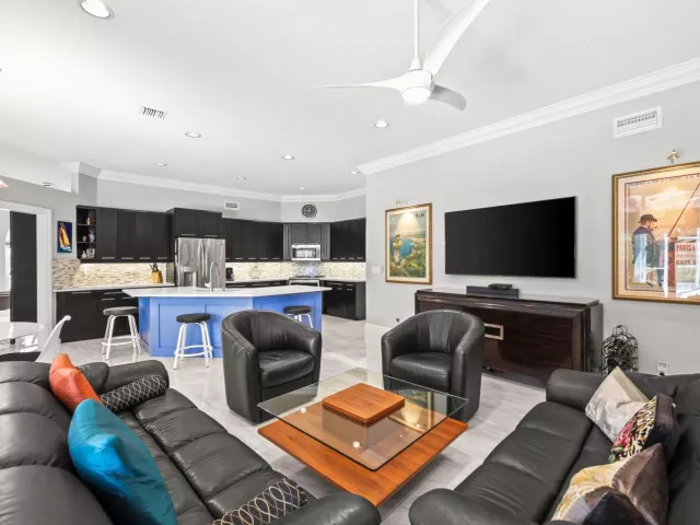 3-bedroom home for sale in Boca Raton - 20317 Hacienda Court - MondialRealty
