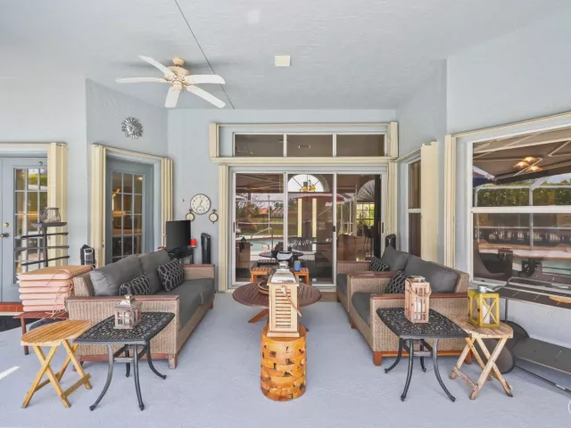 3-bedroom home for sale in Boca Raton - 20317 Hacienda Court - MondialRealty