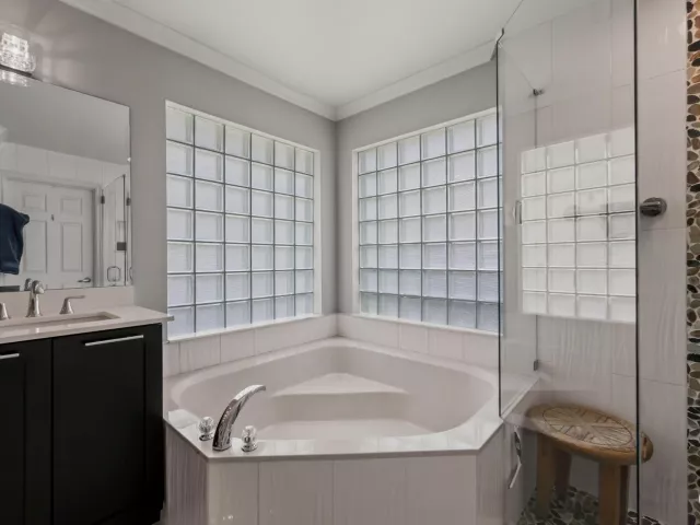 3-bedroom home for sale in Boca Raton - 20317 Hacienda Court - MondialRealty