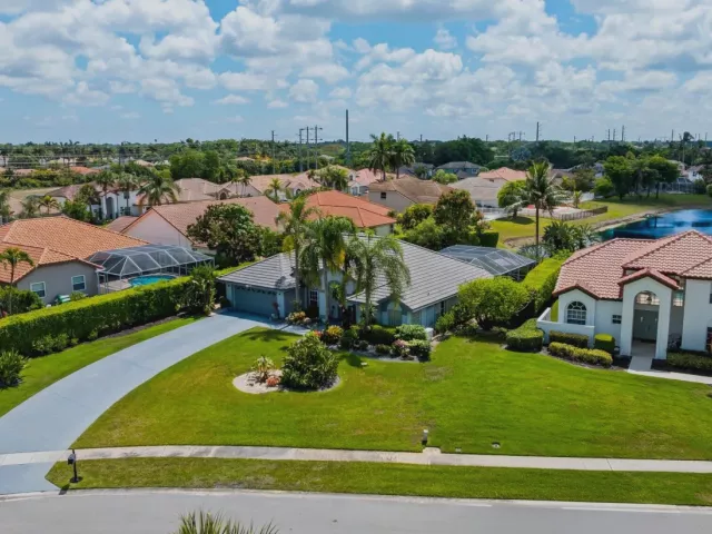 3-bedroom home for sale in Boca Raton - 20317 Hacienda Court - MondialRealty