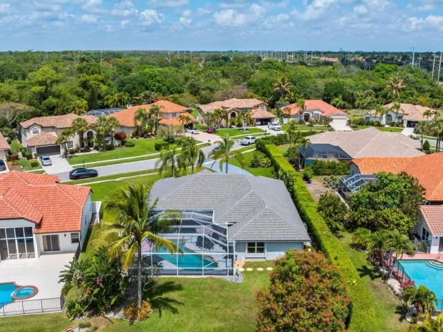 3-bedroom home for sale in Boca Raton - 20317 Hacienda Court - MondialRealty
