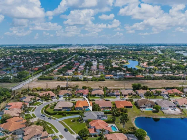 3-bedroom home for sale in Boca Raton - 20317 Hacienda Court - MondialRealty