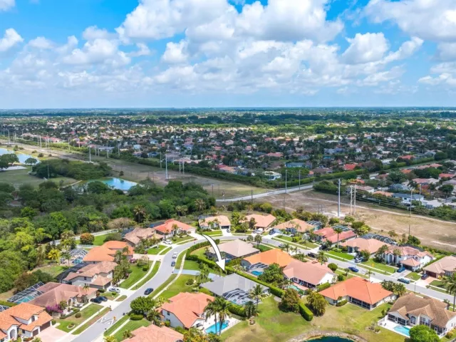 3-bedroom home for sale in Boca Raton - 20317 Hacienda Court - MondialRealty