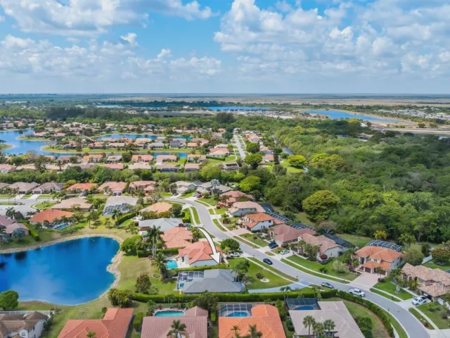 3-bedroom home for sale in Boca Raton - 20317 Hacienda Court - MondialRealty