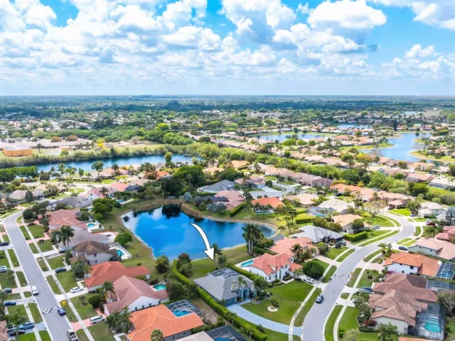 3-bedroom home for sale in Boca Raton - 20317 Hacienda Court - MondialRealty