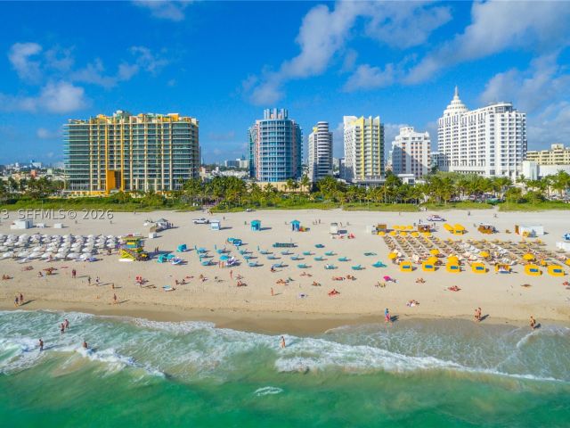 2-bedroom condo for rent in Miami Beach - 1500 Ocean Dr 810 - MondialRealty