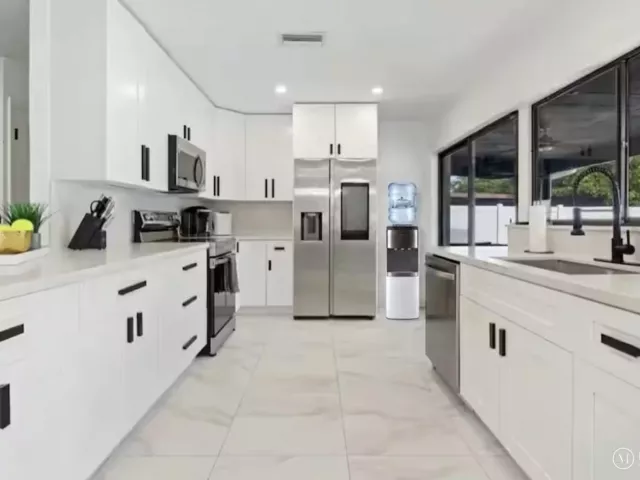 3-bedroom home for sale in Boca Raton - 9819 Spanish Isles Drive - MondialRealty