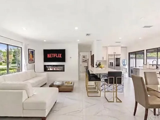 3-bedroom home for sale in Boca Raton - 9819 Spanish Isles Drive - MondialRealty