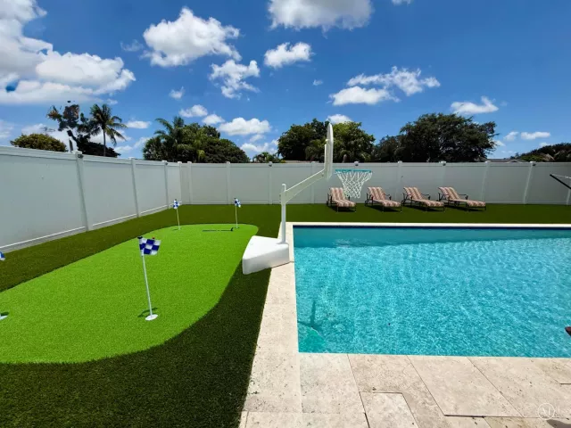 3-bedroom home for sale in Boca Raton - 9819 Spanish Isles Drive - MondialRealty