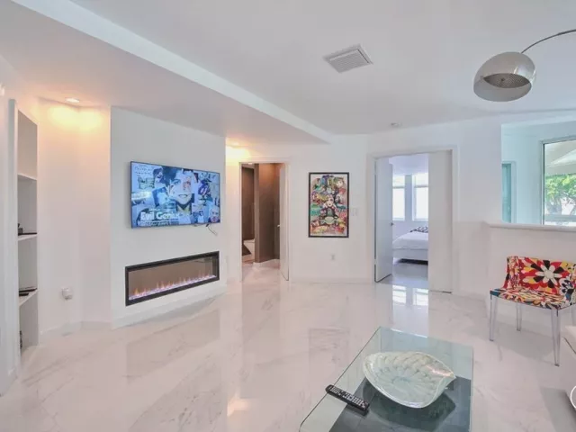 6-bedroom home for rent in Fort Lauderdale - 28 PELICAN Drive - MondialRealty