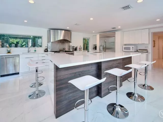 6-bedroom home for rent in Fort Lauderdale - 28 PELICAN Drive - MondialRealty