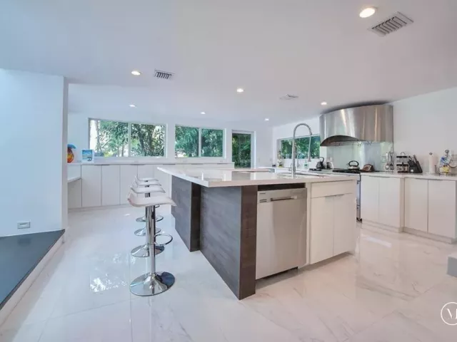 6-bedroom home for rent in Fort Lauderdale - 28 PELICAN Drive - MondialRealty