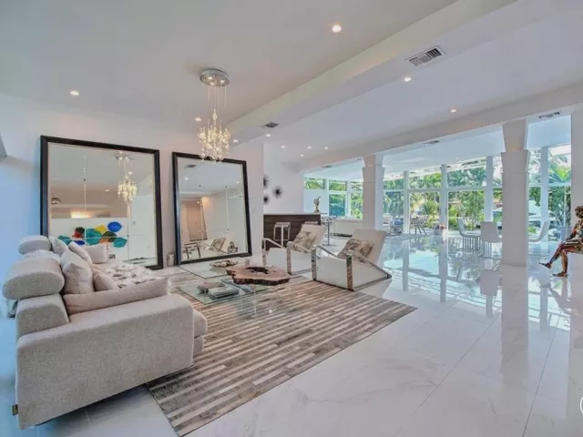 6-bedroom home for rent in Fort Lauderdale - 28 PELICAN Drive - MondialRealty