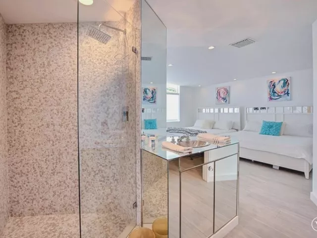 6-bedroom home for rent in Fort Lauderdale - 28 PELICAN Drive - MondialRealty