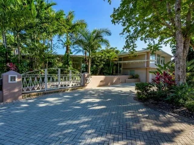 6-bedroom home for rent in Fort Lauderdale - 28 PELICAN Drive - MondialRealty
