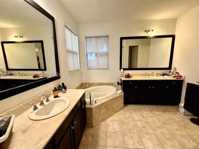 4-bedroom home for rent in Cooper City - 2673 NW 83rd Ter 2673 - MondialRealty