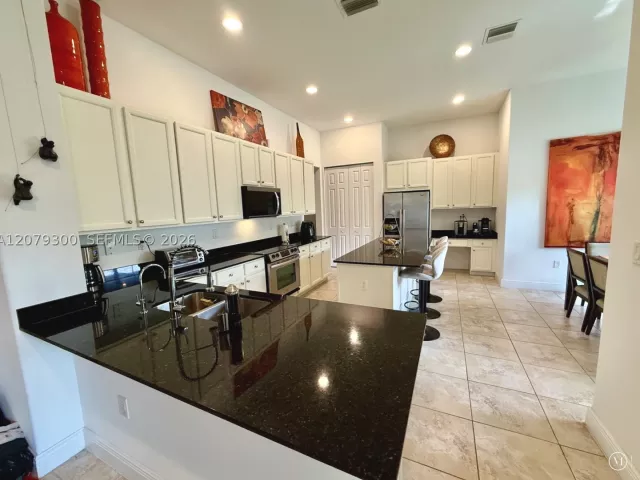 4-bedroom home for rent in Cooper City - 2673 NW 83rd Ter 2673 - MondialRealty