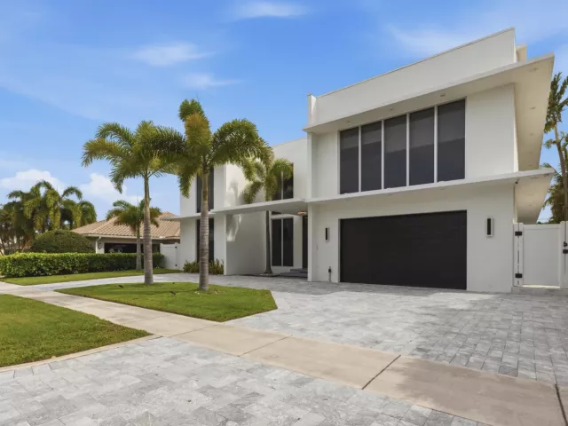 5-bedroom home for rent in Boca Raton - 284 NE 7TH Street - MondialRealty