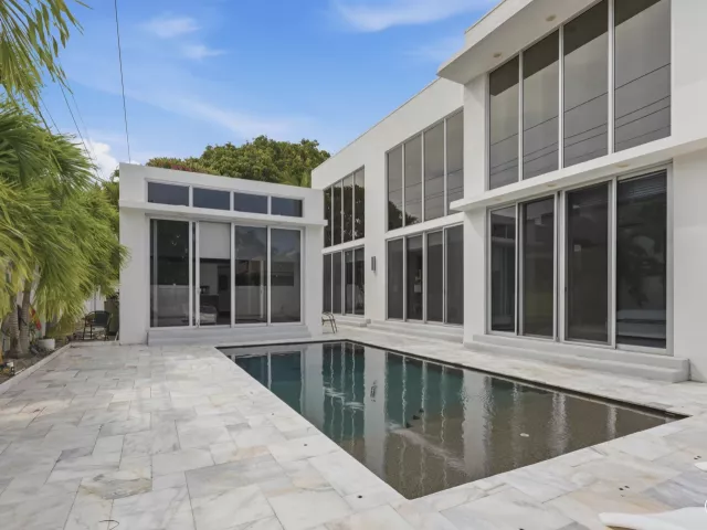 5-bedroom home for rent in Boca Raton - 284 NE 7TH Street - MondialRealty