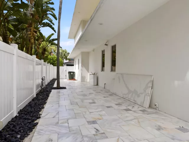 5-bedroom home for rent in Boca Raton - 284 NE 7TH Street - MondialRealty