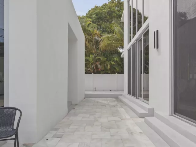 5-bedroom home for rent in Boca Raton - 284 NE 7TH Street - MondialRealty