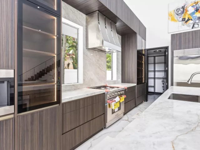 5-bedroom home for rent in Boca Raton - 284 NE 7TH Street - MondialRealty